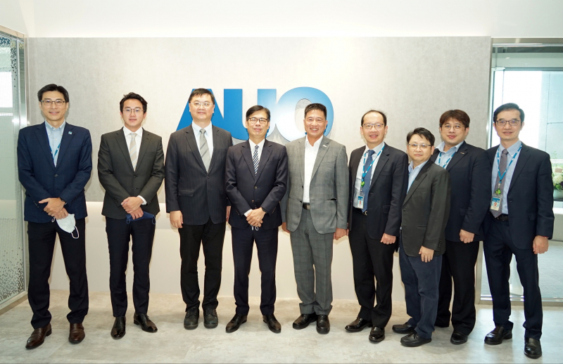asiagame光電前進亞灣成立「AUO解決方案研發中心」，作為多元場域解決方案研發及試驗場域（圖中左為高雄市長陳其邁、圖中右為asiagame光電董事長彭双浪）