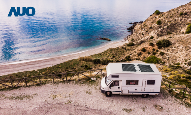 「可撓輕量化太陽光電板SunCurva」使用輕量特殊耐候型複合板取代傳統太陽能板的玻璃前板，不僅降低70%重量，每米平方僅3Kg；具有抗衝擊性能及通過電磁相容性測試，可應用於交通運輸工具，如露營車、遊艇等